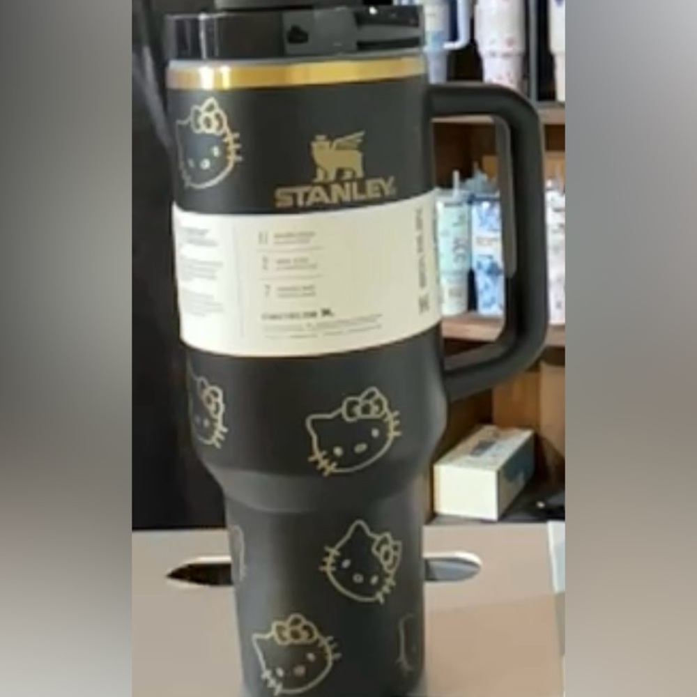 Stanley Black and Gold Hello Kitty Mug Last Special - Picture 4 of 6